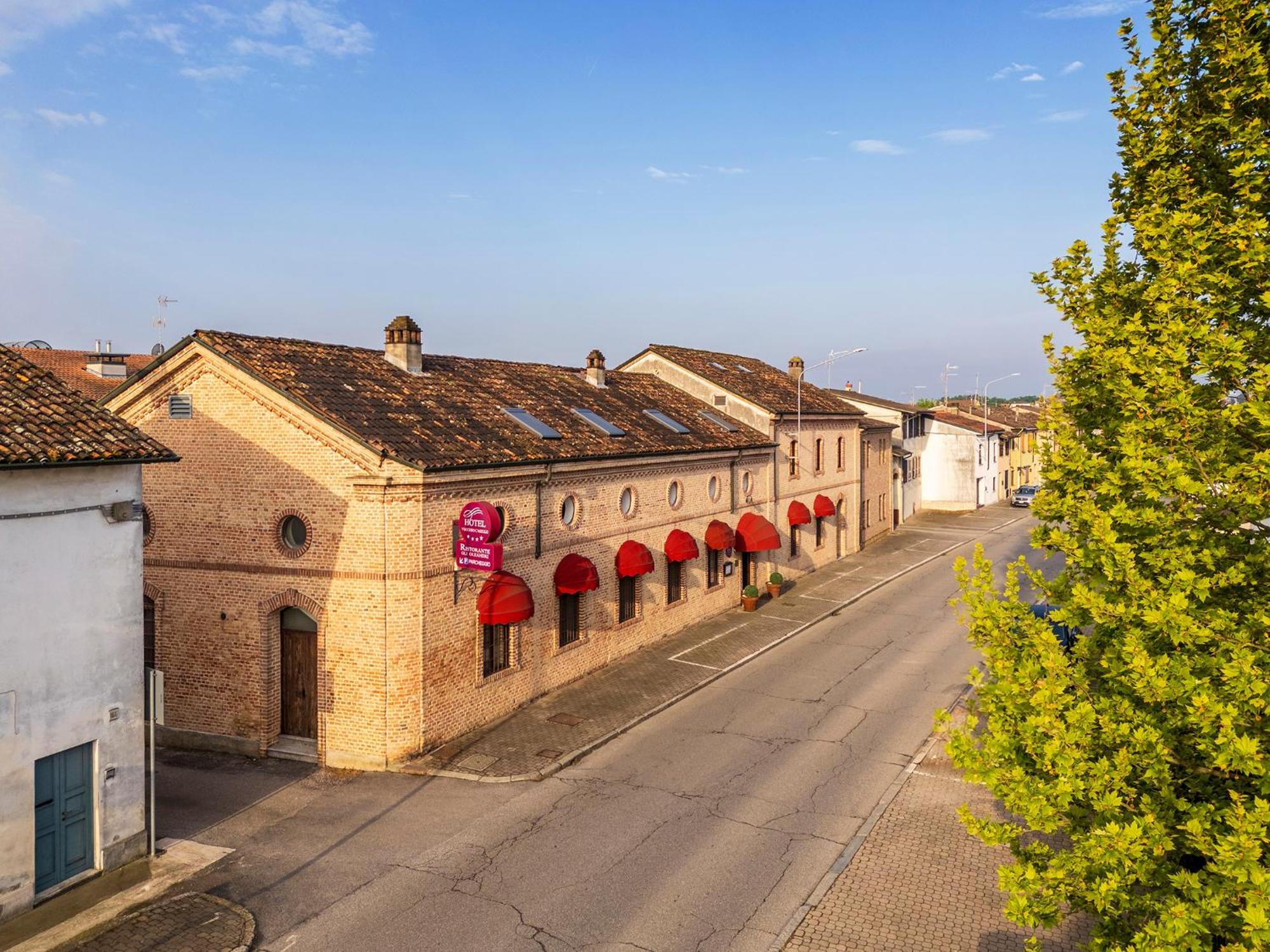 Hotel Vecchio Casello Castelleone Exterior photo